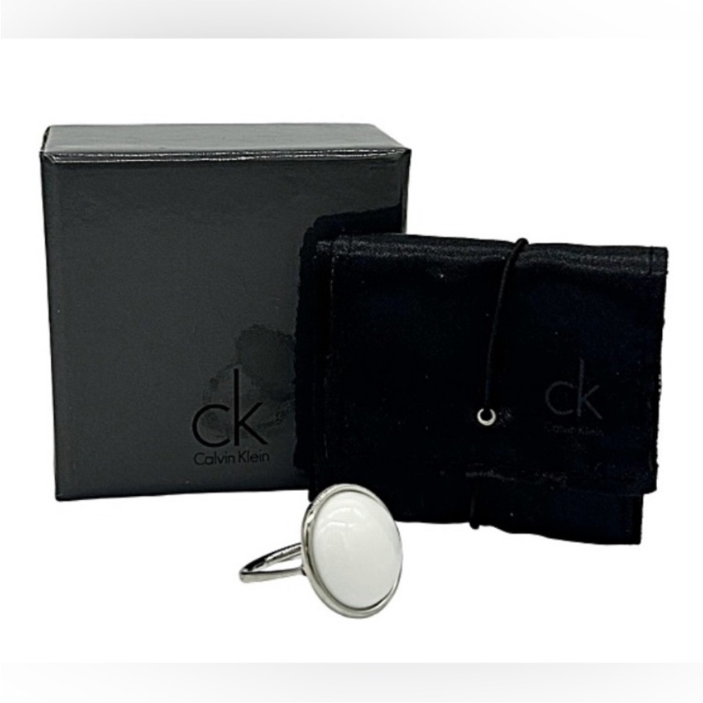 Calvin Klein- Round White Coral Stone Ring 35$